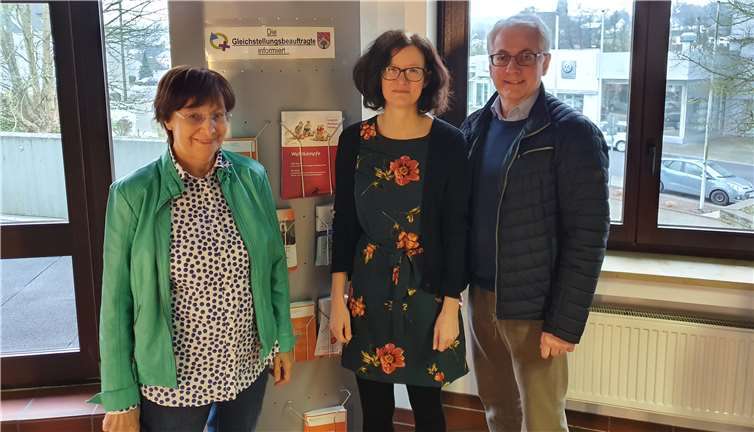 Ute Starrmann, Rebecca Eckart, Bürgermeister Volker Mendel.Foto: privat