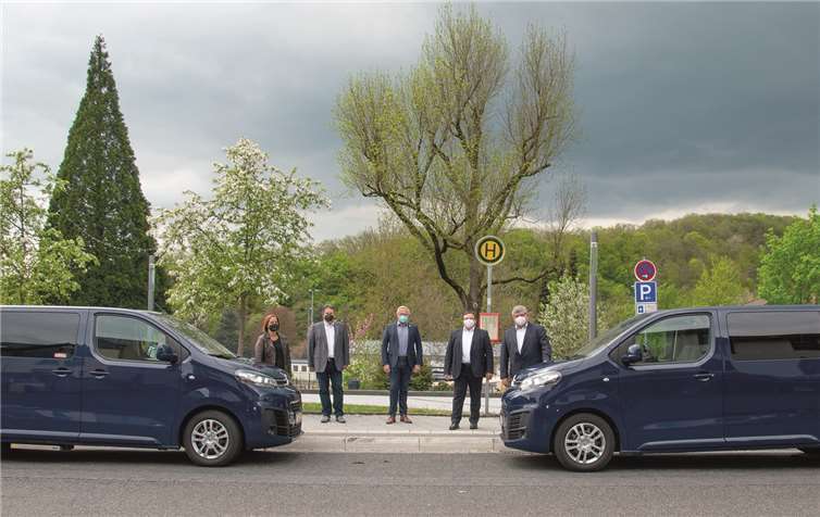 Ute Stockhausen von der VG-Verwaltung Asbach (von links), Bürgermeister Michael Christ, Landrat Achim Hallerbach, Stephan Hajak vom beauftragten Projektbüro BPV und Kreisbeigeordneter Michael Mahlert beim Vorstellungstermin in Neustadt.Foto: Kreisverwaltung Neuwied