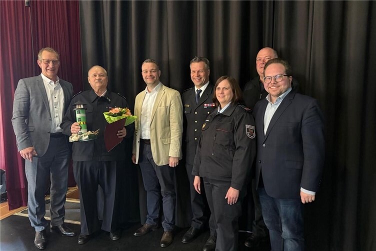 Uwe Mayer erhielt die Silberne Ehrennadel der Deutsche Jugendfeuerwehr.