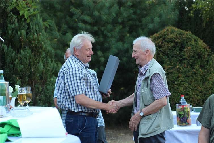 Uwe Werner (links) dankte Hartmut Hennig für seine geleistete Arbeit.  Foto: privat