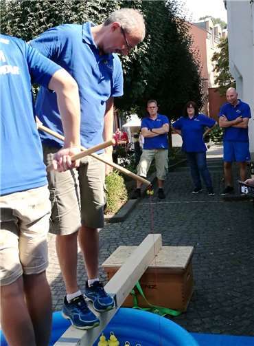 Uwe beim Entenangeln.