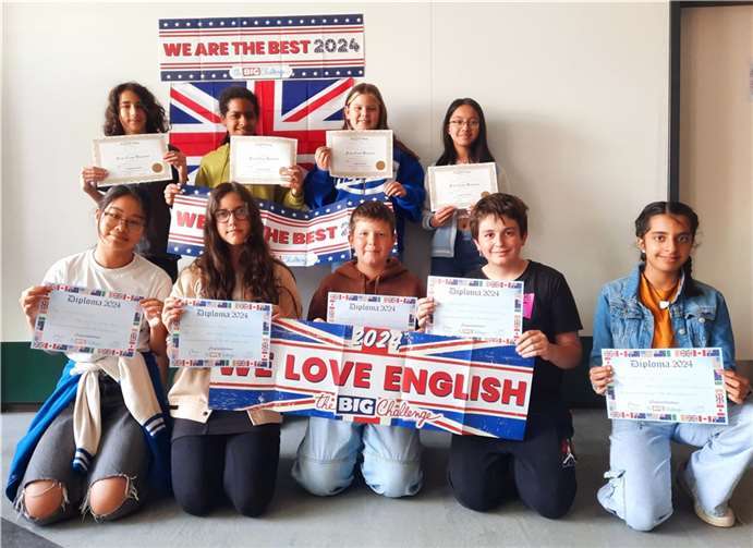 Uyenvy Doan, Finnya Finke, Kaan Keskin, Laura Baidoo, Le Hai Linh Nguyen, Ashley Raj, Simin Shirin Bodda, Jason Seitz und Amar Meskic schafften es in die „Top 10“ des KSG. Fotos: Kerstin Krason