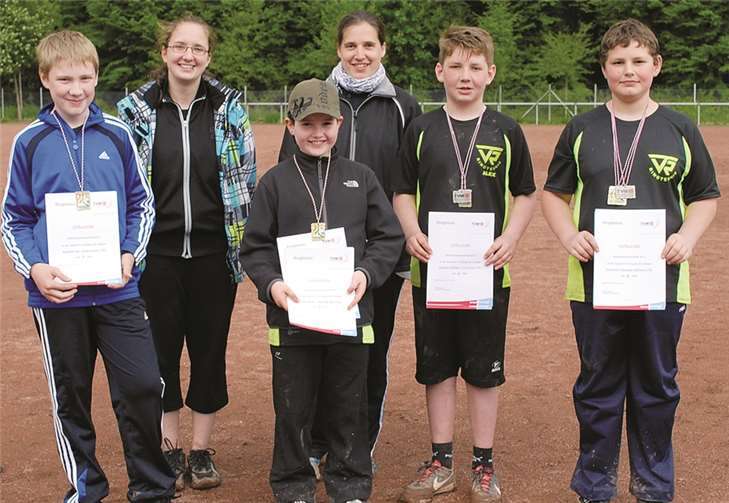 (V. l.) Alexander Wiß, Larissa Leonhart, Florian Becker, Sarah Kissinger, Alexander Hoffmann und Erik Gheris. Privat