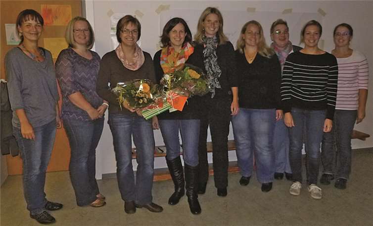 (V. l.) Annett Harder (Kassiererin), Kerstin Schwarz (1. Vorsitzende), Karin Görgen (ausscheidende 2. Vorsitzende), Melanie Jonas (ausscheidende 1. Vorsitzende), Kerstin Rohen (2. Vorsitzende), Sabine Hauprich (Beisitzer), Simone Pung (Kassenprüfer), Christine Sztrajt (Schriftführerin) und Karin Kreuer (Kassenprüfer).Privat