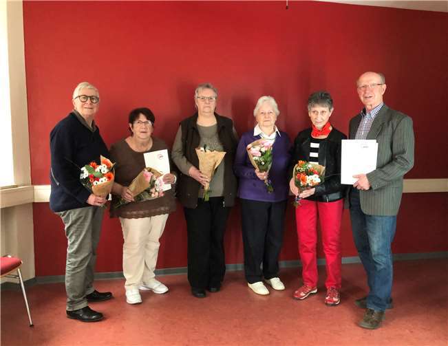 V. l. Christa Stendebach, Doris Elsner, Marlene Wilhelm, Agnes Trumm, Wiltrud Schwarz mit demVorsitzenden Lothar Elsner. Foto: Privat