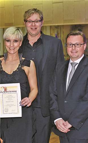 (V. l.) Daniela und Torsten Esch neben TRP-Vizepräsident Markus Reichelt. Rudolf Mertens