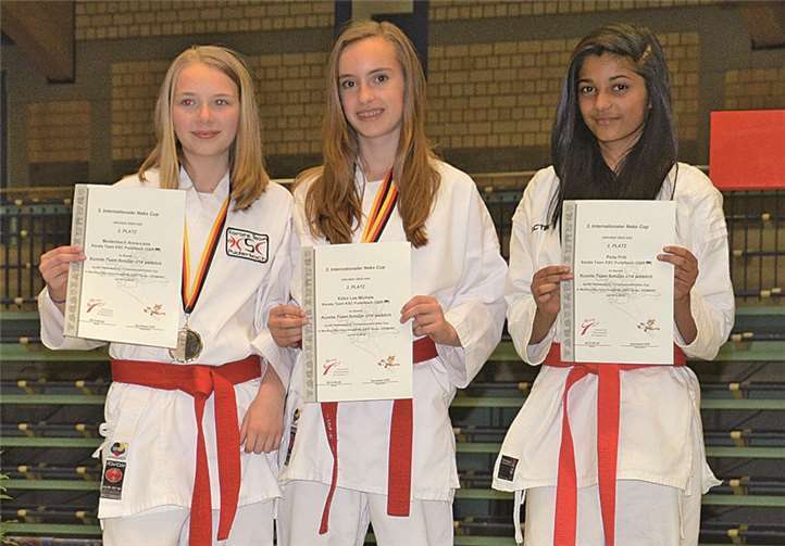 (V. l.) Das Team mit Anna-Lena Modenbach, Lea-Michelle Kühn und Priti Pelia.Privat