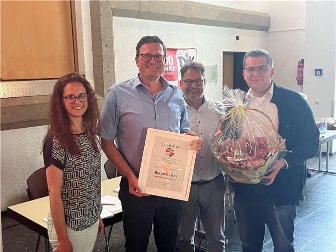 (V. l.) Die Stellvertretende Vorsitzende Geschäftsführung Nicole Schweitzer, der neue Ehrenvorsitzende Bernd Butter, der neue 1. Vorsitzende Michael Röder, der Stellvertretende Vorsitzende Öffentlichkeitsarbeit Michael Wilbert.