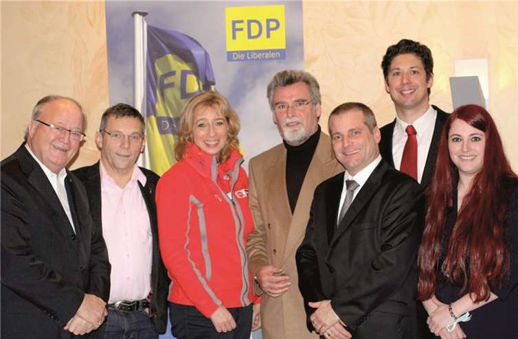 (V. l.) Dr. Friedhelm Pieper, Michael Bordelle, Birgit Hoernchen, Herbert Mertin, Torsten Schupp, David Hennchen und Claudia Kriebs. Privat