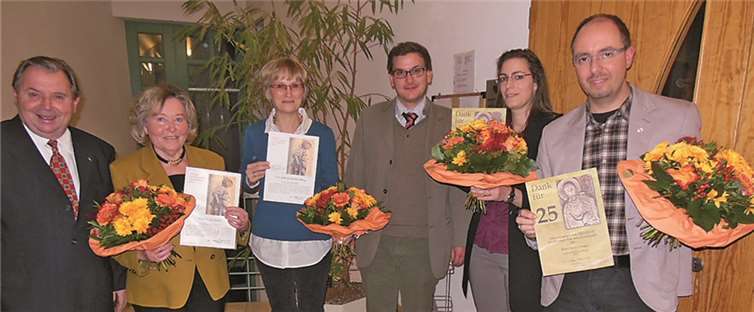 (V. l.) Egon J.Braun (Vorsitzender), Ursula Janßen, Gabriele Klettner-Hörnig, Dominik König (Chorleiter), Dr.Judith Klozoris und Peter Thomas.Privat