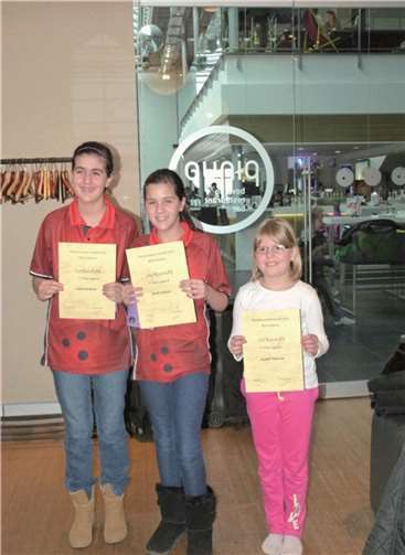 (V. l) Isabell Krämer, Sarah Krämer und Isabell Thörnich.
