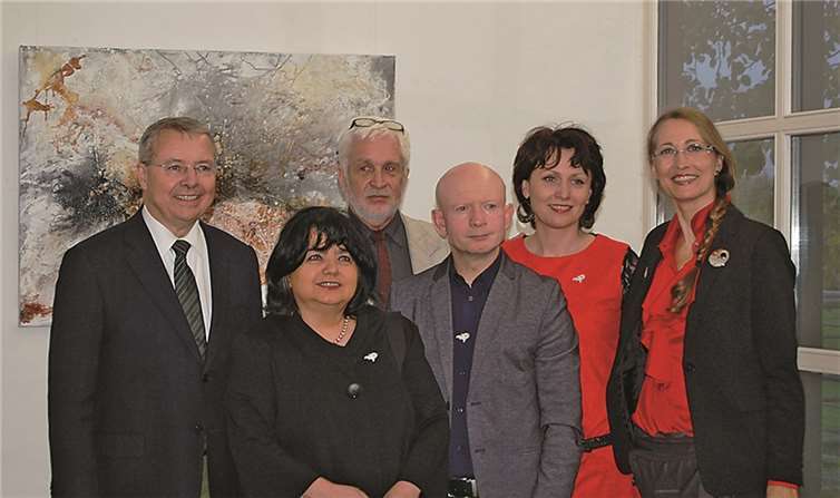 (V. l.) Landrat Frithjof Kühn mit den Künstlerinnen und Künstlern Maria Dierker, Bernd Karsten, Stefan Zajonz, Katarzyna Sas und Clotilde Lafont-König.Privat