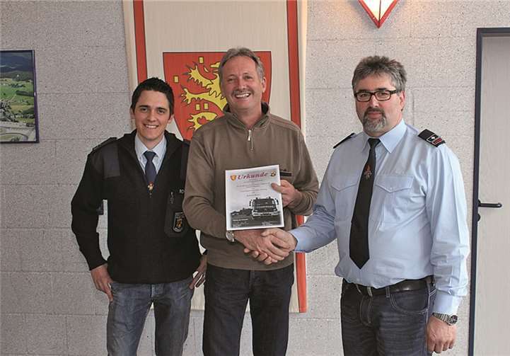 (V. l.) Marco Romes (stellvertretender Wehrführer), Richard Blindert und Günter Merten (Wehrführer). Privat