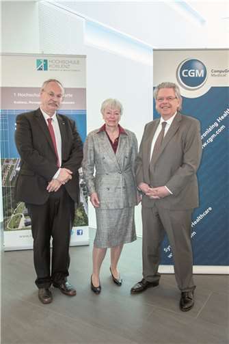 (V. l) Prof. Dr. Kristian Bosselmann-Cyran (Präsident der Hochschule Koblenz), Prof. Dr. Barbara Kessler (Dekanin des Fachbereichs Mathematik und Technik) und Frank Gotthardt (Vorstandsvorsitzender der CompuGroup Medical AG). Jörg Eisbach