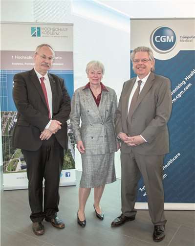 (V. l) Prof. Dr. Kristian Bosselmann-Cyran (Präsident der Hochschule Koblenz), Prof. Dr. Barbara Kessler (Dekanin des Fachbereichs Mathematik und Technik) und Frank Gotthardt (Vorstandsvorsitzender der CompuGroup Medical AG). Jörg Eisbach