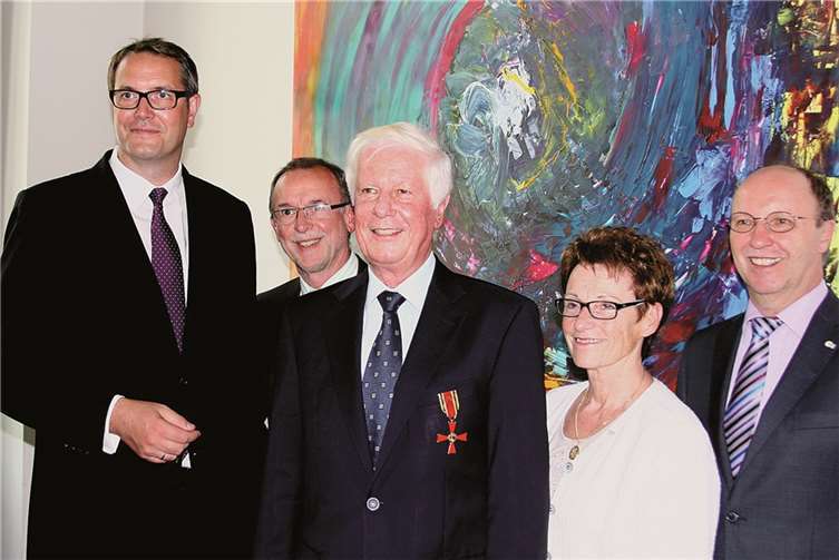 V. l.: Sozialminister Alexander Schweitzer, Lothar Lehmler, Alfred Hahn, Ilse Müller und Josef Bauer.privat