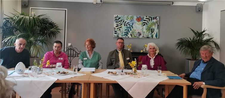 V. l. : Stefan Noss, Cornelia Thiel, Bettina Muermann, Nikolaus von Thaden, Barbara Drews, Freiherr Wolter von Tiesenhausen.Foto: privat