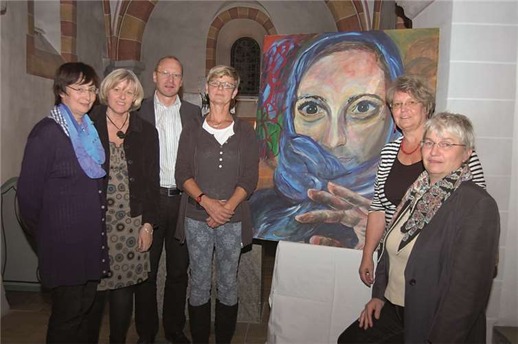 (V. l.) Ute Starrmann, Gleichstellungsbeauftragte der Verbandsgemeinde Puderbach, Barbara Beckmann, Mitarbeiterin im Verein Trotzdem-Lichtblick, Pfarrer Wolfgang Eickhoff, Gudrun Winkler, Vorstand des Vereins Trotzdem-Lichtblick, Heidetraut Kluckow, Künstlerin und Doris Eyl-Müller, Gleichstellungsbeauftragte des Landkreises Neuwied. Privat