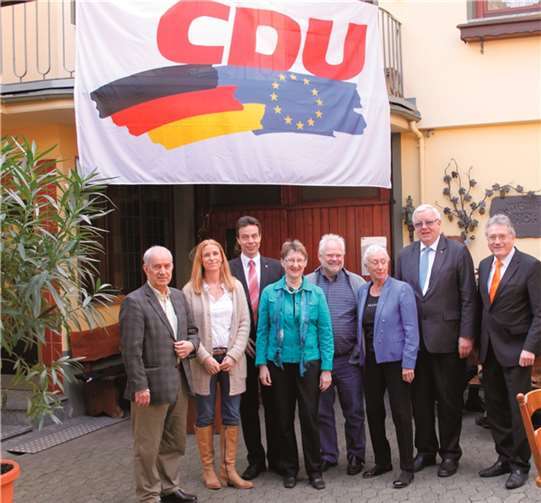 (V. l) Vito Contento, Claudia Probst, Andreas Biebricher, MdL, Anne-Leonie Balmes, Eitel Bohn, Monika Artz, Dr. Michael Fuchs, MdB und Peter Balmes.Privat