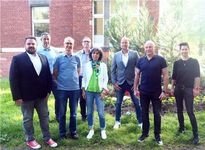(V. l. n. r.): Bürgermeister Christoph Mohr, Büroleiter Thomas Gutfrucht, Matthias Müller, Fachbereichsleiter Stadtentwicklung Werner Prümm, Birgit Hammes, Thomas Bach, Personalleiter Uli Kalb, Personalratsvorsitzende Ines Lindemann-Günther.