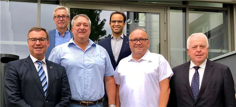 V. l. n. r.: Horst Gies, MdL, Helmut Weiler, Hauptgeschäftsführer der Kreishandwerkerschaft Mittelrhein, Thomas Nelles, Tischlermeister, stellvertretender Kreishandwerksmeister, Andreas Unger, Referent der CDU-Landtagsfraktion, Rolf Genn, Kreislehrlingswart, Guido Ernst, MdL. privat
