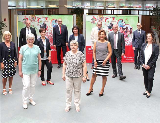 V. l. n. r.: Marion Christ, Ingrid Dittmann, Markus Josten, Sandra Reuschenbach, Dirk Velten, Luzia Kröll, Rita Groß, Werner Heinz, Lucia Weiß, Beate Hennig, nicht im Bild: Toni Dimitrievski und Claudia Leinz.