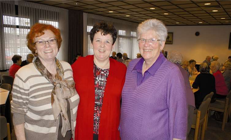 V. l. n. r.: Monika Kuntze, Monika Hetzel und Sigrid Dirk kümmern sich mit sichtbar viel Freude um die Organisation des Urmitz/Bahnhofer Seniorentreffs.GH