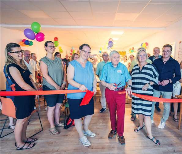 V. l. n. r.: Nadja Dühr (Caritasverband), Bianca Jochen (ASB), Michaela Naunheim (Vorständin AWO Rheinland), Rudi Frick (Präsident des Präsidiums AWO Rheinland), Tanja König (Bereichsleitung Hochwasserhilfe und Quartiersmanagement Bad Neuenahr-Ahrweiler), Arno Münn (Quartiersmanager AWO Rheinland).  Foto:Eric Bubacz