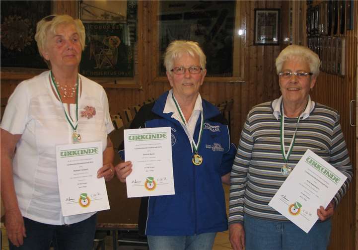 V. l. n. r. Waltraud Forsbach, Gertrud Berlin, Anita Nebermann