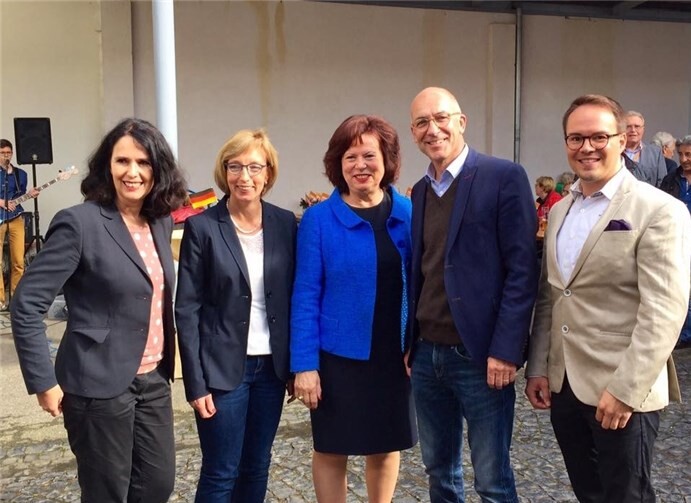 V. li.: Elisabeth Winkelmeier-Becker, Bert Spilles, Katja Kröger, Landrat Sebastian Schuster, Ilka von Böselager und Joachim Kühlweter.privat