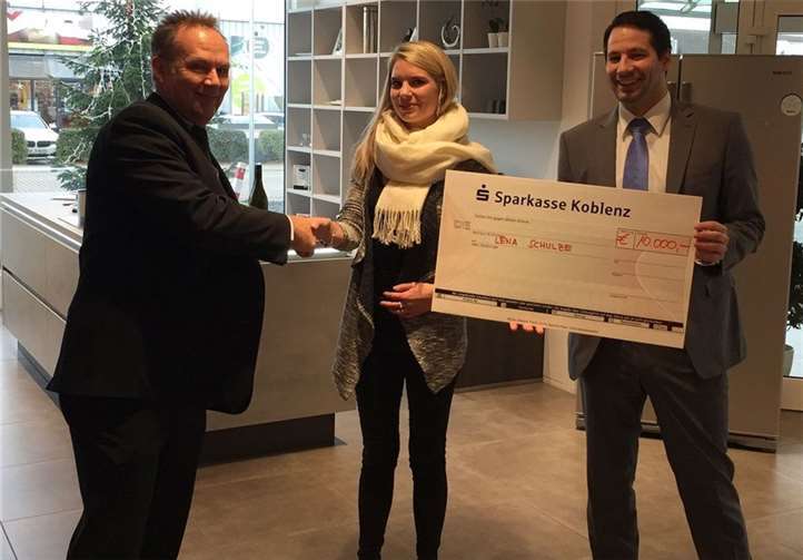 V. li. Guido Hennig (Verkaufsleiter KüchePlus), Lena Schulze, Uli Eichenhofer (Hausleiter möbel billi).Privat