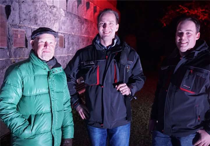 V. li.: Hans Peter Kürten bedankte sich bei Marcus Bochert und Martin Kohl.