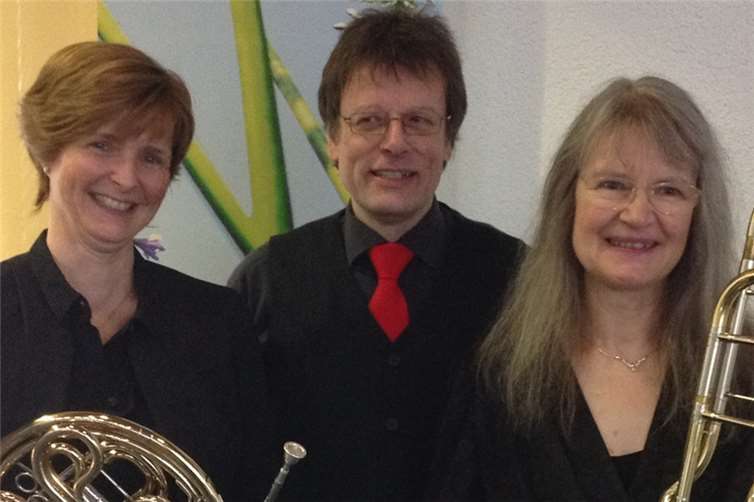 V. li. Ines Engelbart, Harald Meyer und Gudrun Mau spielen für den guten Zweck.privat