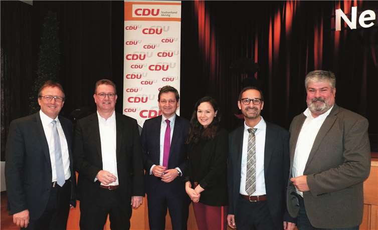 V. li.: Joachim Plitzko (Erster Beigeordneter der VG und CDU-Fraktionsvorsitzender im Stadtrat), Jürgen Reimann (Fraktionsvorsitzender der CDU im VG-Rat), Christian Baldauf (CDU-Fraktionsvorsitzender -MdL), Clara Jünemann (Vorsitzende der JU), Stefan Schneider (Stadtverbandsvorsitzender) und Achim Grün (Erster Beigeordneter der Stadt Mendig).