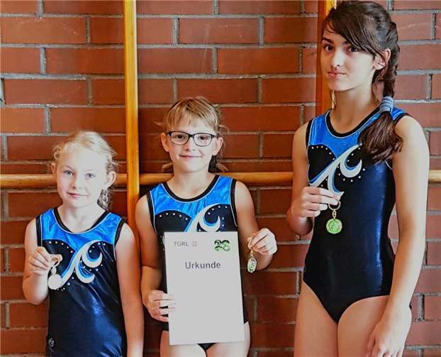 V. li.: Sara Dumitresscu, Lena Friesenhahn, Michelle Schneigelberger.