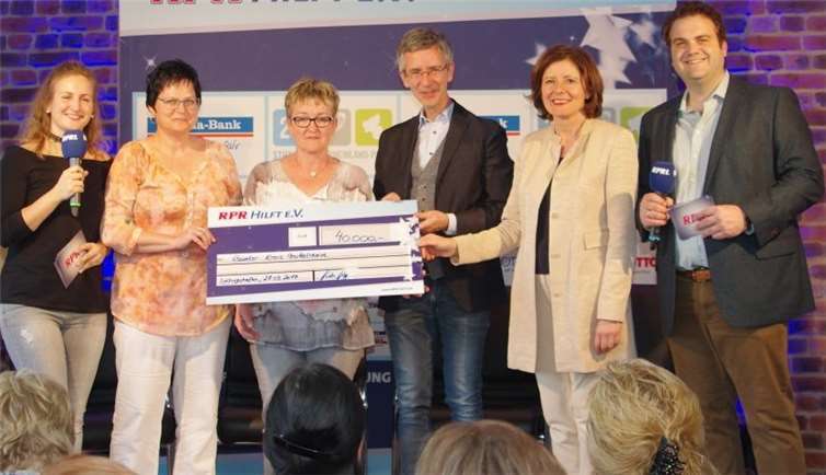 V. li. n. re.: RPR1 Moderatorin Laura Nowak, Bunter Kreis Mittelrhein e.V. Leitung Antje Zimmer , stellvertretende Leitung Gaby Kramer, RPR1 Geschäftsführer Kristian Kropp, Ministerpräsidentin Malu Dreyer, RPR1 Moderator Kunze privat