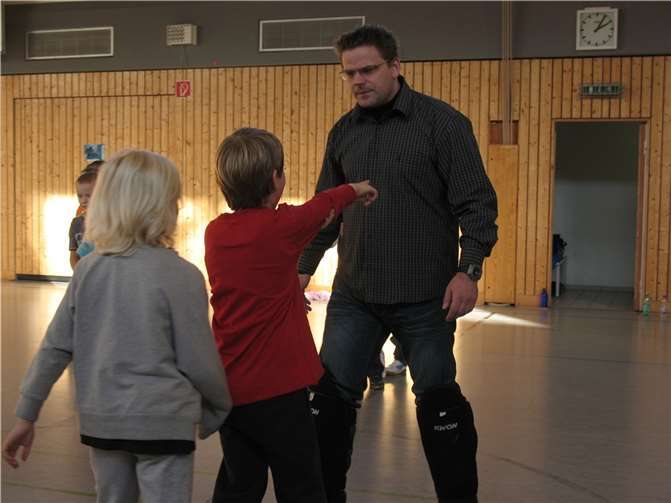 VFG Selbstbehauptungskurse mit Michael Schindewolf. Quelle: VFG Meckenheim