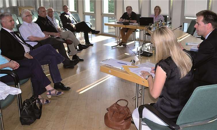 VG-Bürgermeister Georg Hollmann begrüßt zum Bürgerbeteiligungstermin AKW-Gelände.HEP