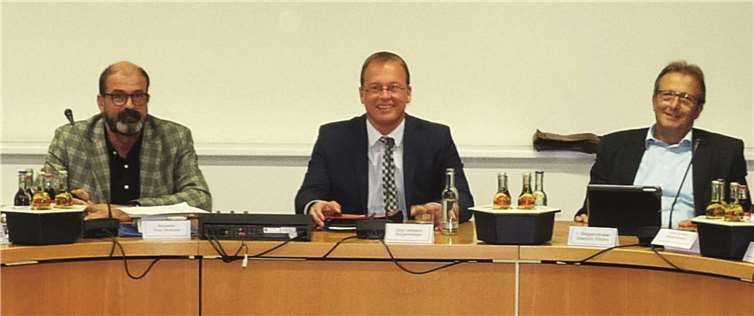 VG-Bürgermeister Jörg Lempertz (Mitte) mit Büroleiter Peter Moskopp (l.) und dem 1. Beigeordneten Joachim Plitzko. fre