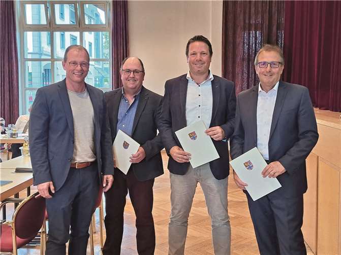 VG-Bürgermeister Jörg Lempertz mit seinen Beigeordneten v.rechts: Joachim Plitzko (CDU), Alexander Müller (CDU) und Ralf Kraut (SPD).