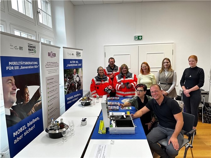 VG-Bürgermeister Jörg Lempertz (vorne) nutzte natürlich auch die Angebote des Gesundheitstages der VG-Verwaltung Mendig.  Foto: Fabian Schneider/VG-Verwaltung Mendig