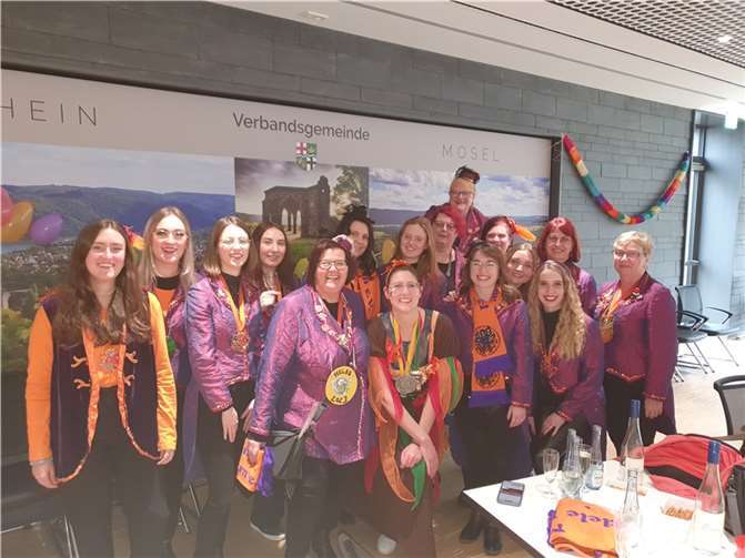 VG-Bürgermeisterin Kathrin Laymann empfing die Möhnen. Quellen: Koberner Möhnen