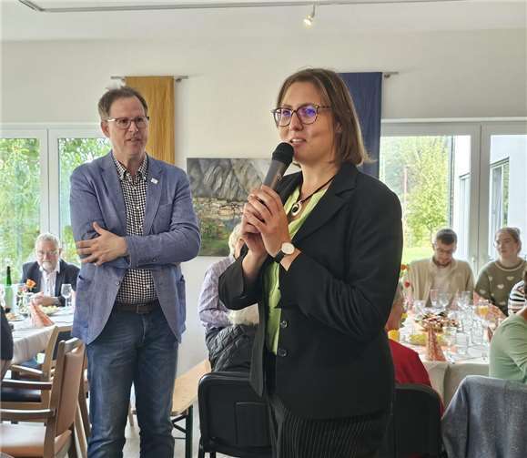 VG-Bürgermeisterin Kathrin Laymann gratulierte herzlich zum Jubiläum.  Fotos: Projekt 3