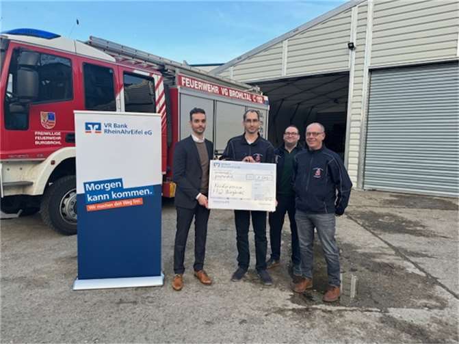 VR Bank RheinAhrEifel eG, vlnr.: Thomas Brust (Privatkundenberater der VR Bank RheinAhrEifel eG in der Filiale Niederzissen) , Markus Meurer, Michael Matthias und Stephan Matthias.  Foto: privat
