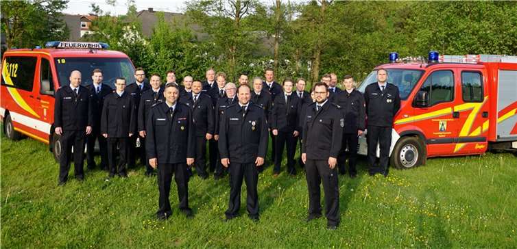 V.R.v.l: Wehrführer Frank Feldhäuser, stellvertretender Wehrführer Benjamin Kehrlößer und Wehrleiter Tobias Haubrich. Foto: privat