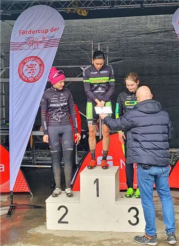 Valentina Abril Restrepo wieder ganz oben auf dem Treppchen.Foto: Klaus Dillmann RSC Rheinbach