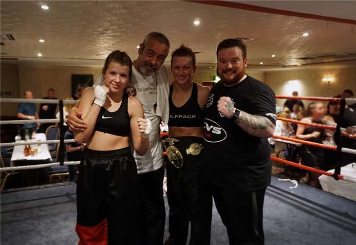 Valeria Philipp, Willi Zinken, Natasha Baldwin und Kevin Patrick Baldwin.privat