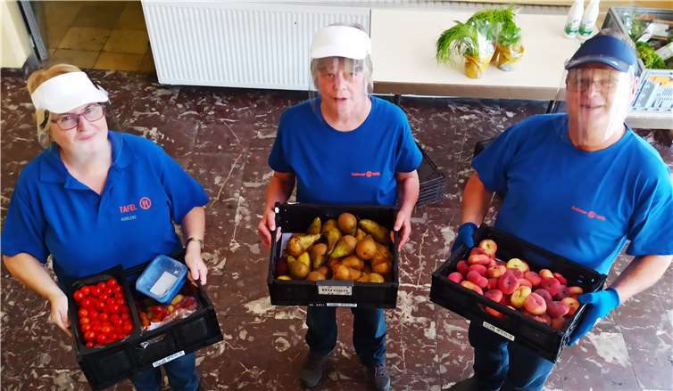 Vallendarer Tafel-Koordinatoren, von links Petra Waurig, Kirsten Pluhm und Alfred Waurig, freuen sich, den persönlichen Betrieb wieder auf zu nehmen. Foto: privat