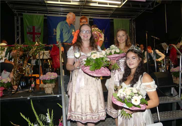 Valwig´s Weinmajestäten gaben den Startschuss zur Eröffnung der Riesling-Festtage.