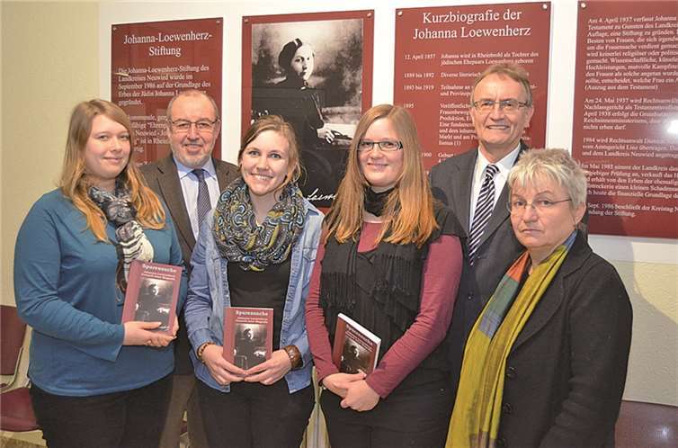 Vanessa Driesch, Anne Melzer und Annika Runkel waren zu Gast beim Landrat Rainer Kaul. privat
